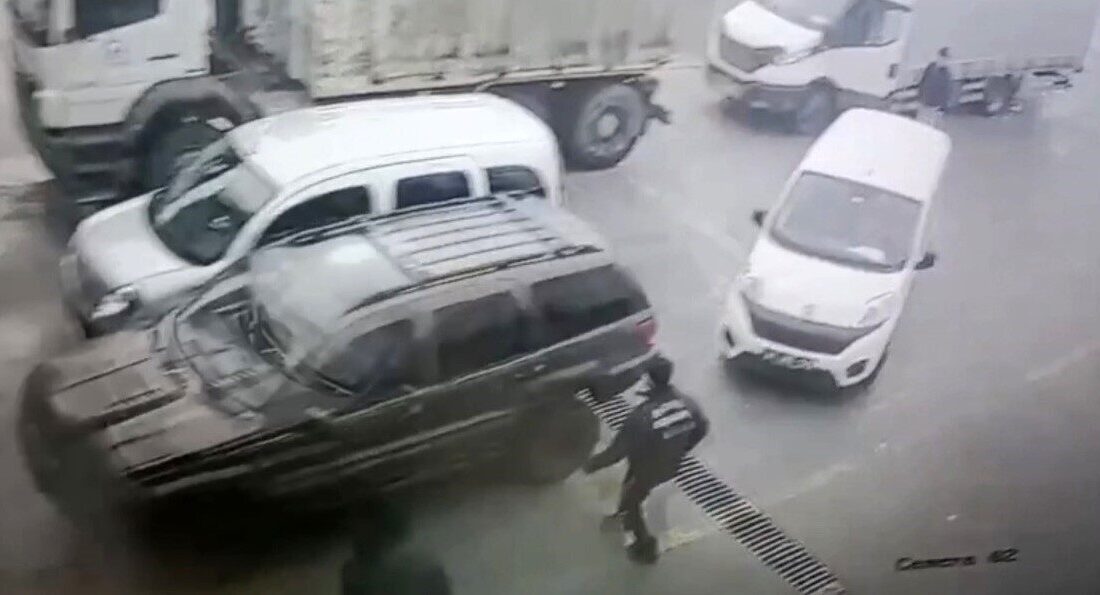 Düzce’de araç muayene istasyonunda meydana gelen trafik kazasında 3 araç