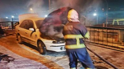 Bilecik’te bir aracın motor kısmında çıkan yangın kısa sürede söndürüldü.