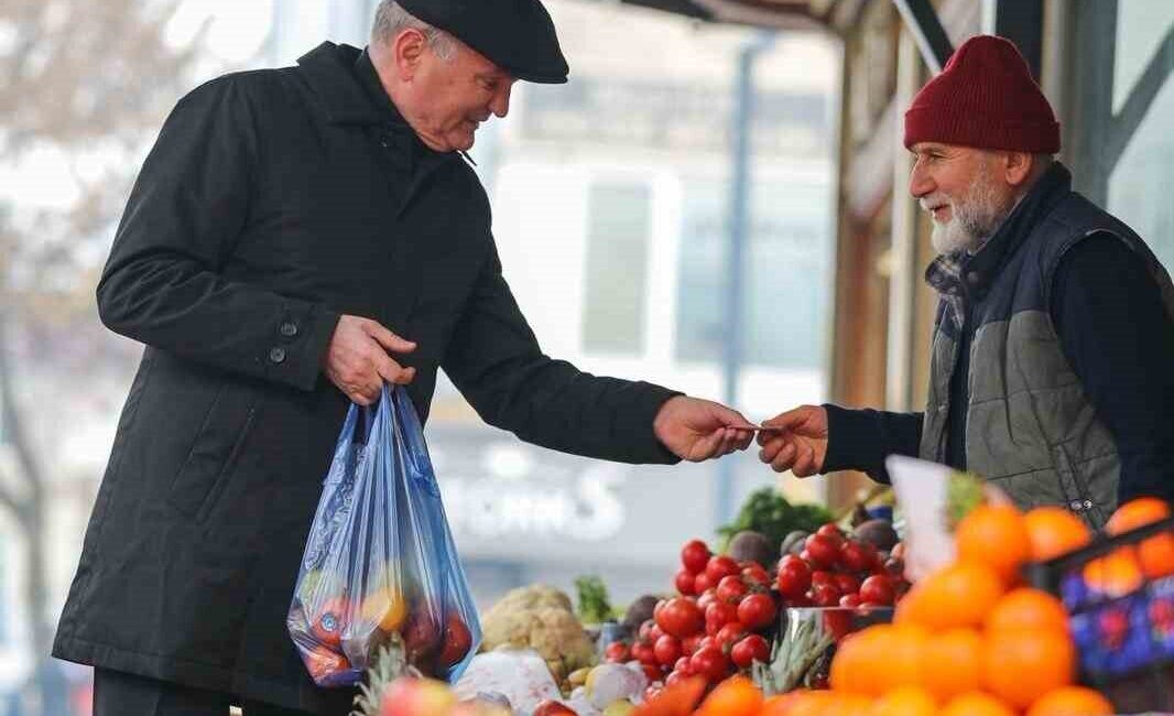 Düzce Belediye Başkanı Dr. Faruk Özlü, Ahmet Haşim’in Merdiven adlı
