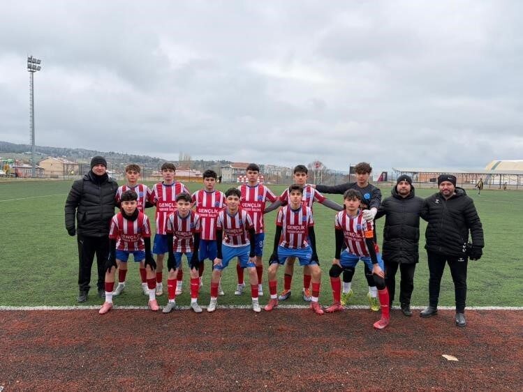 Bilecik U16 Gençler Ligi’nde 9’da 9 yapan Osmanelispor liderliği sürdürürken,