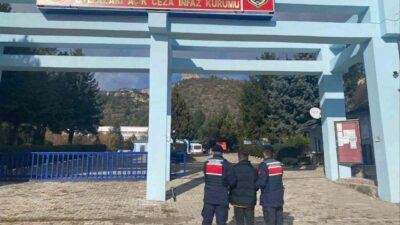 Bilecik’te jandarma tarafından araması bulunan şahıslara yönelik yapılan operasyonda 2