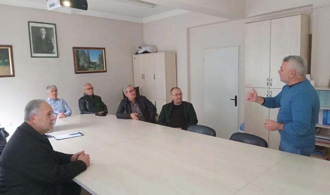 Bilecik’in Yenipazar ilçesinde arı yetiştiricilerine eğitim verildi. Yenipazar’da arı yetiştiricilerine