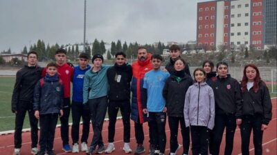 Bilecik’te Gençlik ve Spor Okulları kapsamında yürütülen atletizm antrenmanları sürüyor.