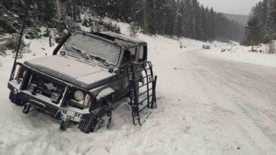 Bilecik’in Bozüyük ilçesinde buzlanma nedeniyle takla atan araçta 1 kişi