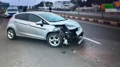 Bilecik’te seyir halinde kontrolden çıkan otomobil bariyere çarptı. Kaza; Bilecik-Osmaneli