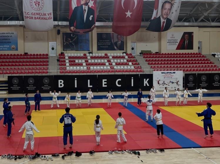Bilecik’te judo spor okullarıyla sporcular hem gelişimlerini sürdürüyor, hem de