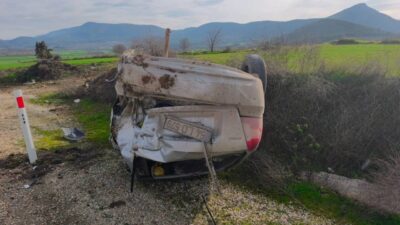 Bilecik’te seyir halinde kontrolden çıkan otomobil takla atarken, sürücüsü yaralandı.