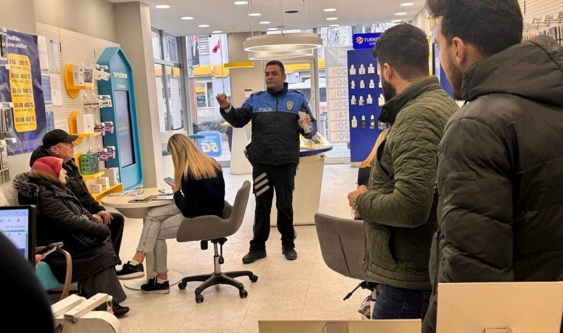 Bilecik’in Bozüyük ilçesinde vatandaşlara dolandırıcılık uyarısı yapıldı. Bilecik İl Emniyet