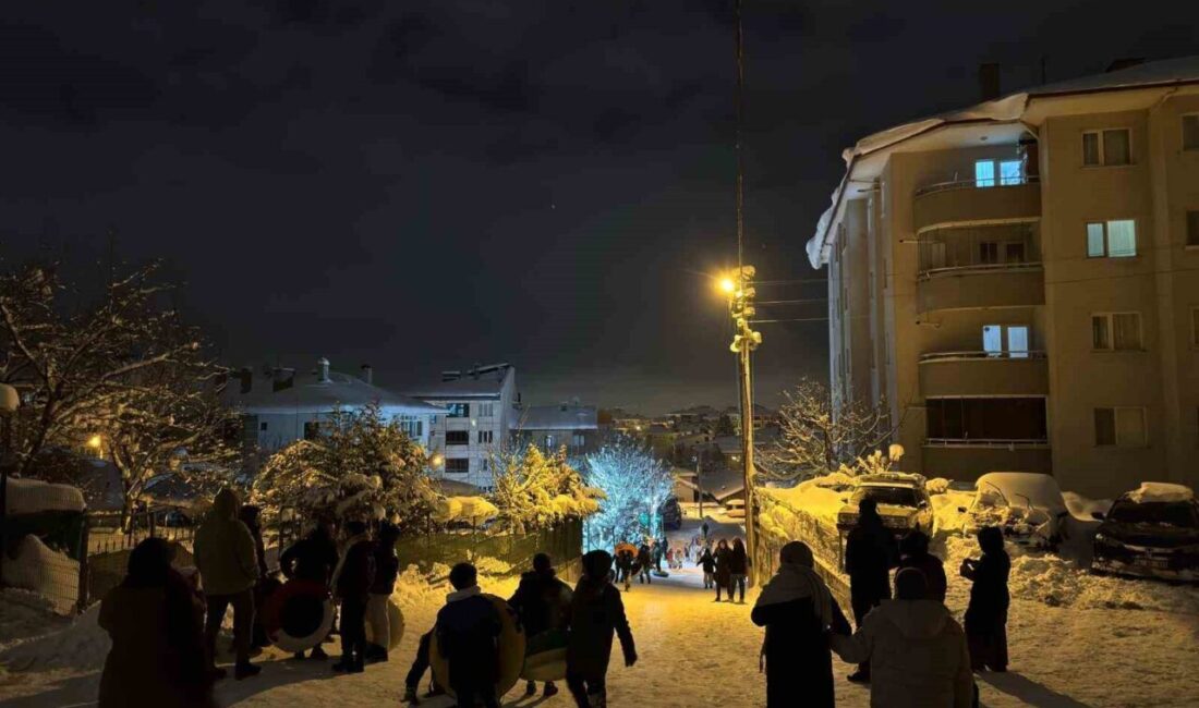 Bolu’da günlerdir etkili olan yoğun kar yağışı, kentte yaşamı olumsuz