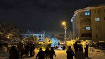 Bolu’da günlerdir etkili olan yoğun kar yağışı, kentte yaşamı olumsuz