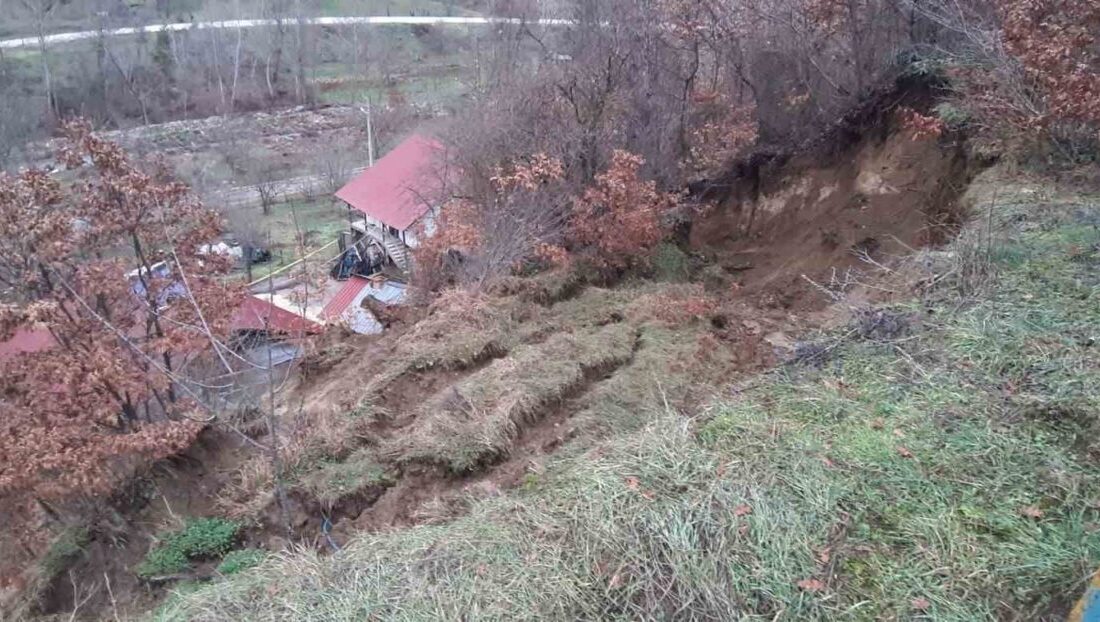 Bolu’nun Mudurnu ilçesinde yağmur ve kar sularının etkisiyle meydana gelen