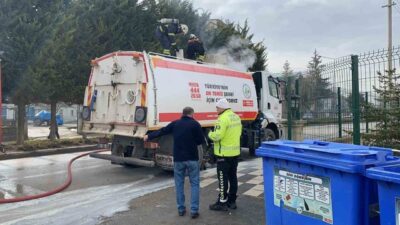 Bolu Belediyesine ait yol süpürme aracında çıkan yangın, itfaiyenin müdahalesiyle
