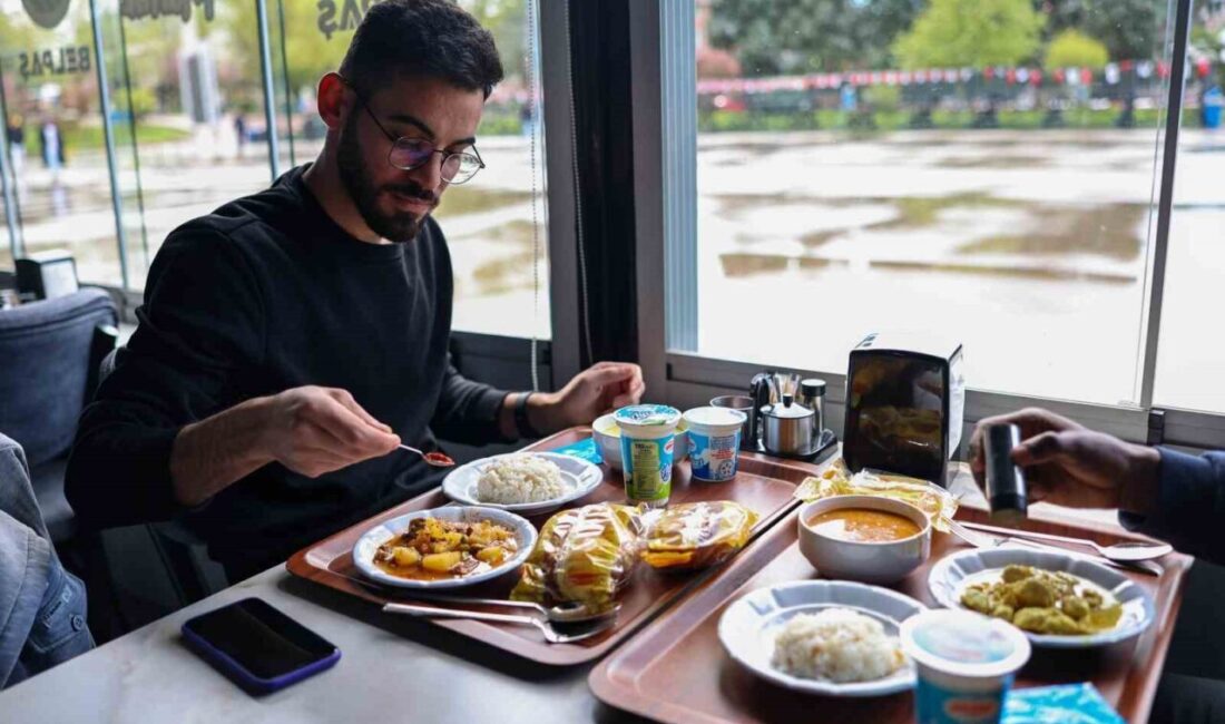Bütçe dostu ’Kampüs Mutfak’ 2025 yılında öğrencilerin uğrak noktası oldu Sakarya Büyükşehir Belediyesi tarafından üniversite öğrencilerine yönelik hizmete açılan “Kampüs