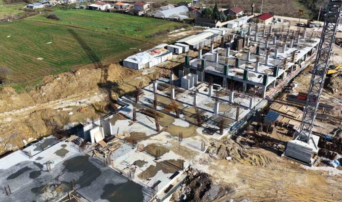 Körfez Sevindikli’de Kocaelispor için inşa edilen spor kompleksini yerinde inceleyen