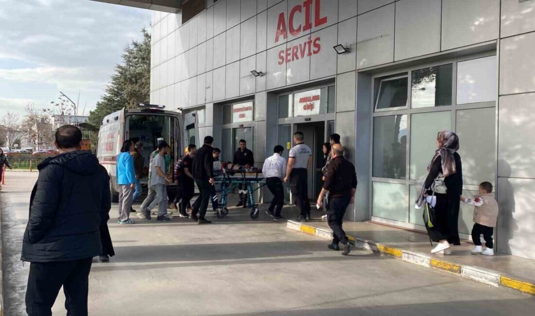 Kocaeli’nin Körfez ilçesinde 54 yaşındaki işçi, çalıştığı inşaattan düşerek yaralandı.