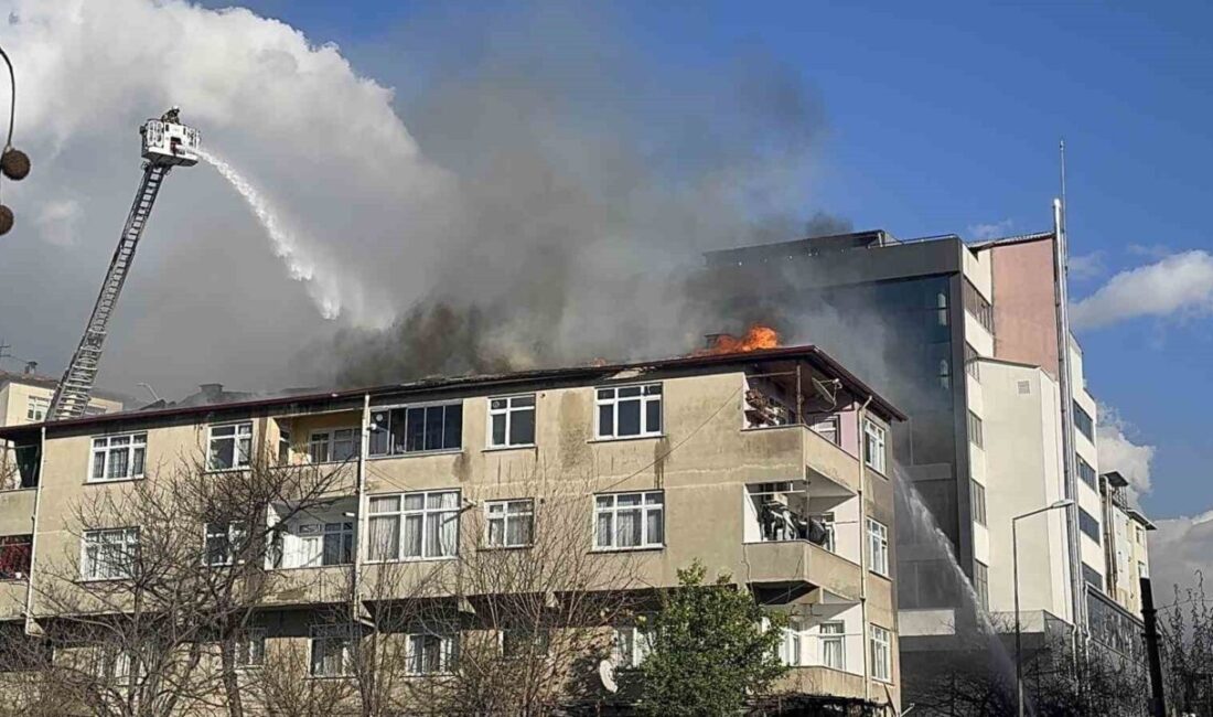Çatı onarımı sırasında yangın çıktı Kocaeli’de 4 katlı binanın çatısında onarım çalışması sırasında çatı kaplama