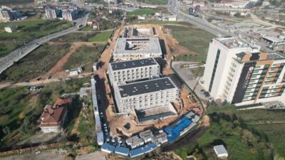 Çayırova Belediye Başkanı Bünyamin Çiftçi, ilçede yapımı devam eden spor