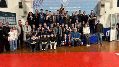 Kocaeli U-18 Erkekler Ligi’ni ikinci sırada tamamlayan Çayırova Belediyesi Eğitim