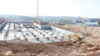 Çayırova Belediye Başkanı Bünyamin Çiftçi, ilçede yapımı devam eden Çayırova