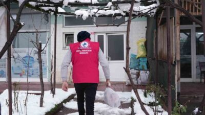 Düzce Belediyesi, sıcak yemek hizmetini kar-kış demeden sürdürerek, ihtiyaç sahiplerine