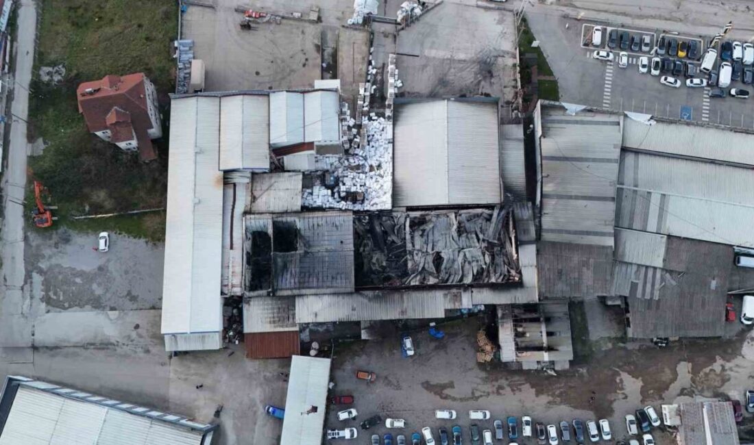 Düzce’de strafor fabrikasında çıkan ve itfaiye ekiplerinin 2 saatlik çalışmasıyla