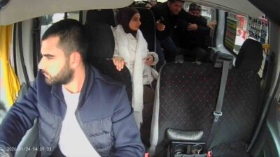 Sakarya’nın Erenler ilçesinde dolmuş şoförü, seyir halindeyken rahatsızlanan yolcuyu güzergahını