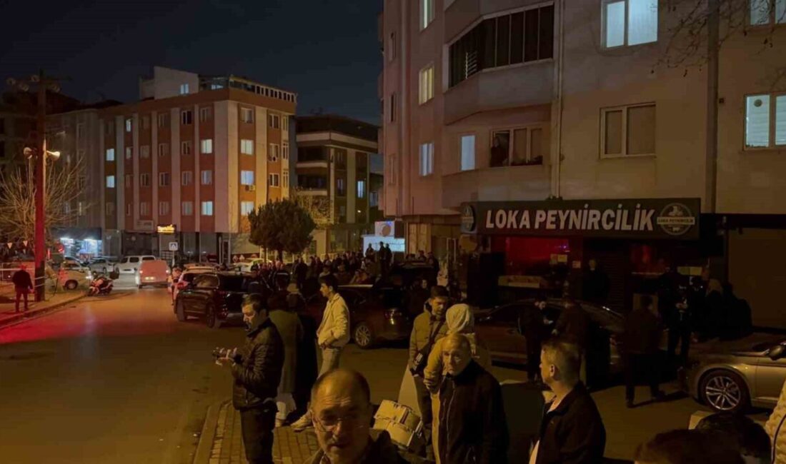 Gebze’de 5 katlı apartmanın girişinde çökme oluştu: Vatandaşlar tahliye edildi Kocaeli’nin Gebze ilçesinde giriş kısmında çökme meydana gelen 5 katlı