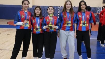 Bilecik’te düzenlenen Okul Spor Faaliyetleri kapsamında Gençler Badminton İl Birinciliği