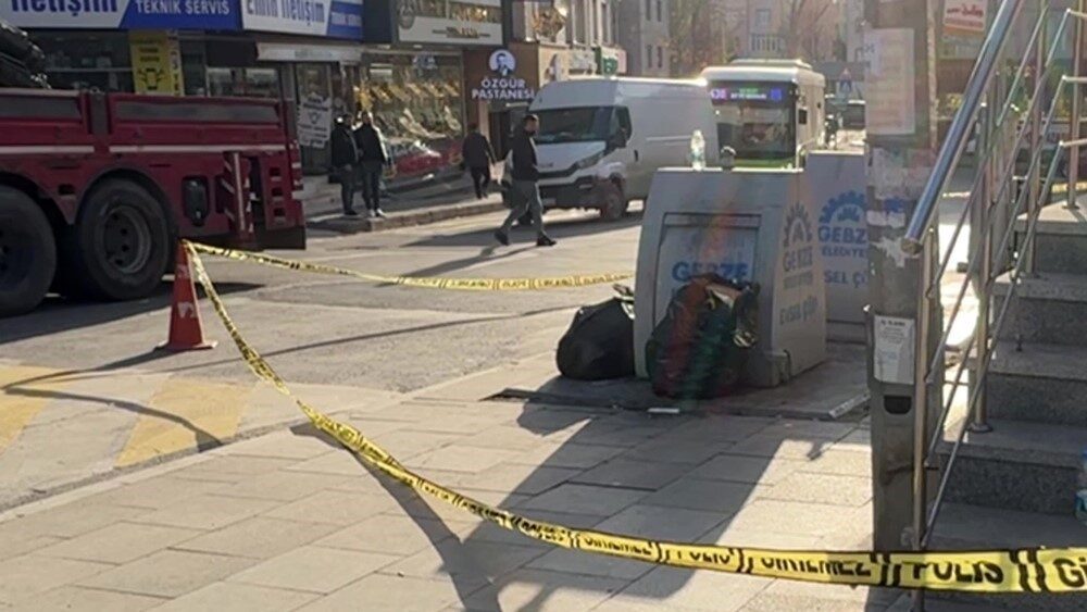 Husumetlisine ateş açarken duraktaki kadını da yaralayan zanlı tutuklandı Kocaeli’nin Gebze ilçesinde aralarında husumet bulunan kişiye tabancayla ateş açtığı