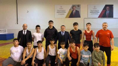 Bilecik’in Söğüt ilçesinde İl Müdürü Ramazan Demir, Söğüt Spor Salonu’nda