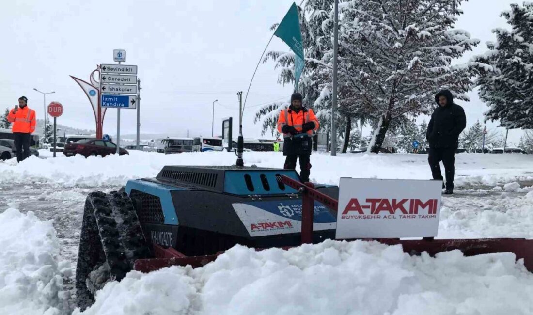 Kocaeli Büyükşehir Belediyesi ekipleri, karla mücadele çalışmaları kapsamında kaldırımları uzaktan