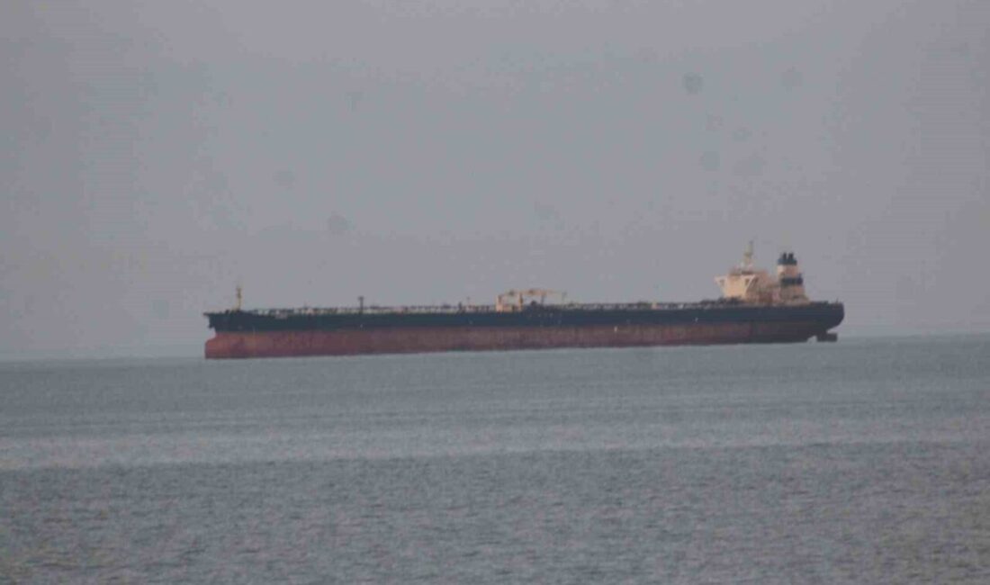 Karadeniz’de dron saldırısında isabet alan Palau bandıralı petrol tankeri, Kastamonu’nun