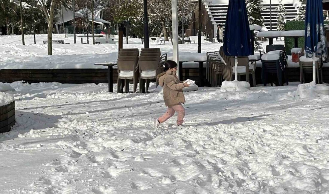 Düzce kar yağışı ile birikte beyaz gelinliğini giydi. Karın yağışına