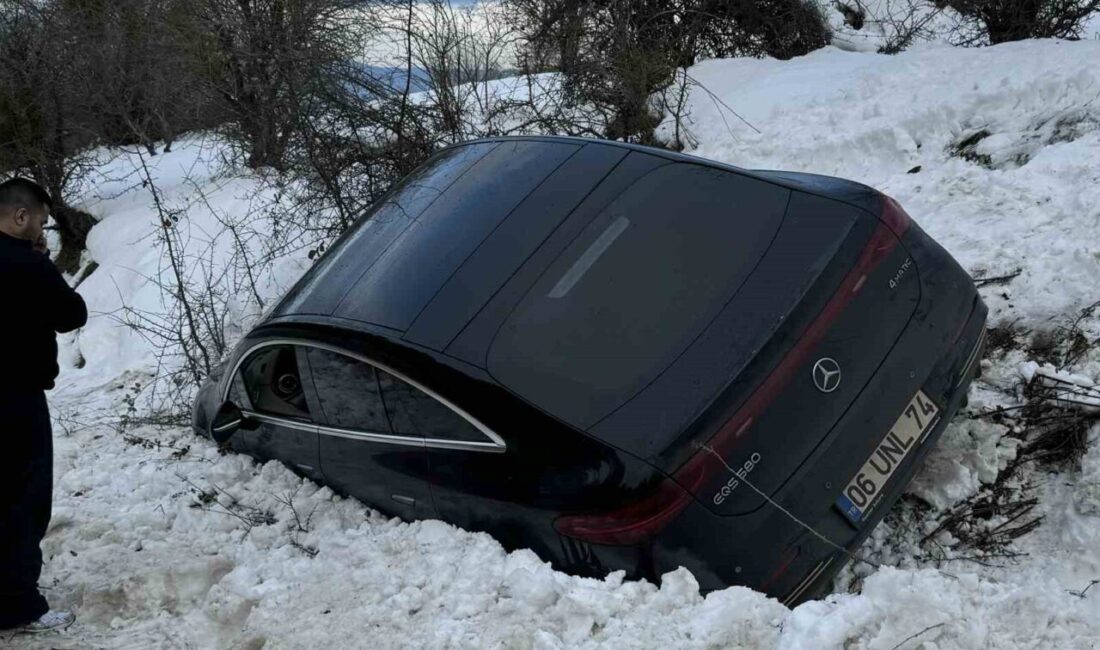 Bolu’da Kartalkaya yolunda kontrolden çıkan lüks otomobil, kontrolden çıkarak yol