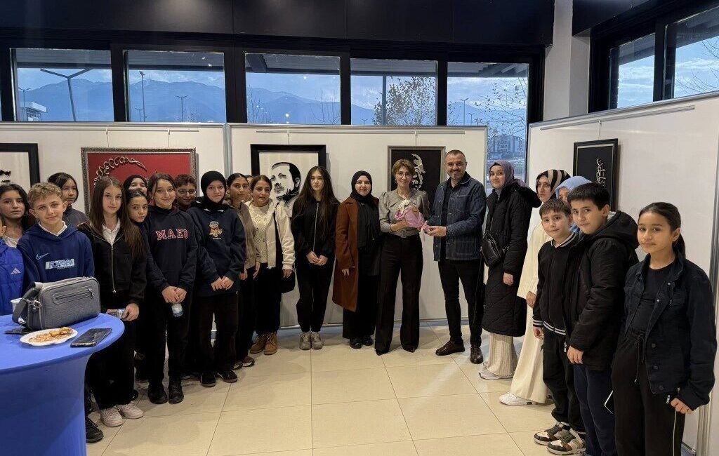 Kartepe’de filografi sergisi sanatseverlerle buluştu Kartepe Belediyesi Sanat Evi, geleneksel el sanatlarını modern yorumlarla buluşturan