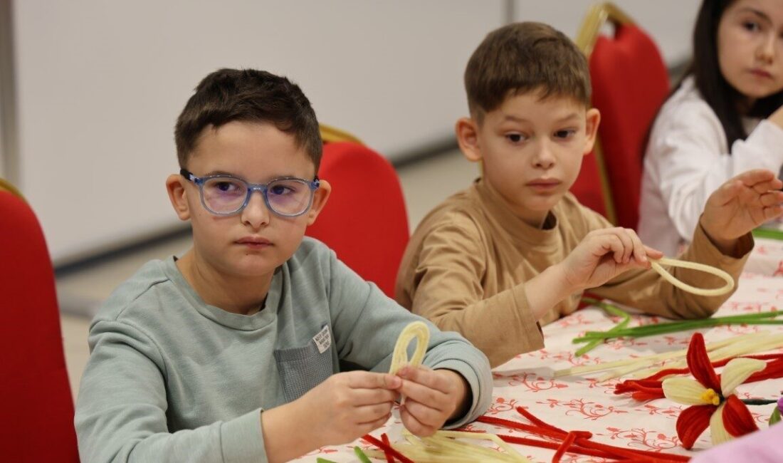 Kartepe’de yarıyıl tatilini değerlendiren öğrenciler, belediye tarafından düzenlenen sanat etkinliklerinde