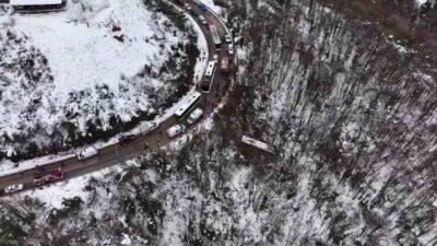 Kocaeli’nin Kartepe ilçesinde toplu taşıma otobüsünün şarampole yuvarlandığı kazada yaralı