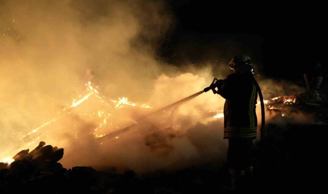 Kastamonu’da çıkan yangında 1 ev ve 2 samanlık tamamen yanarak