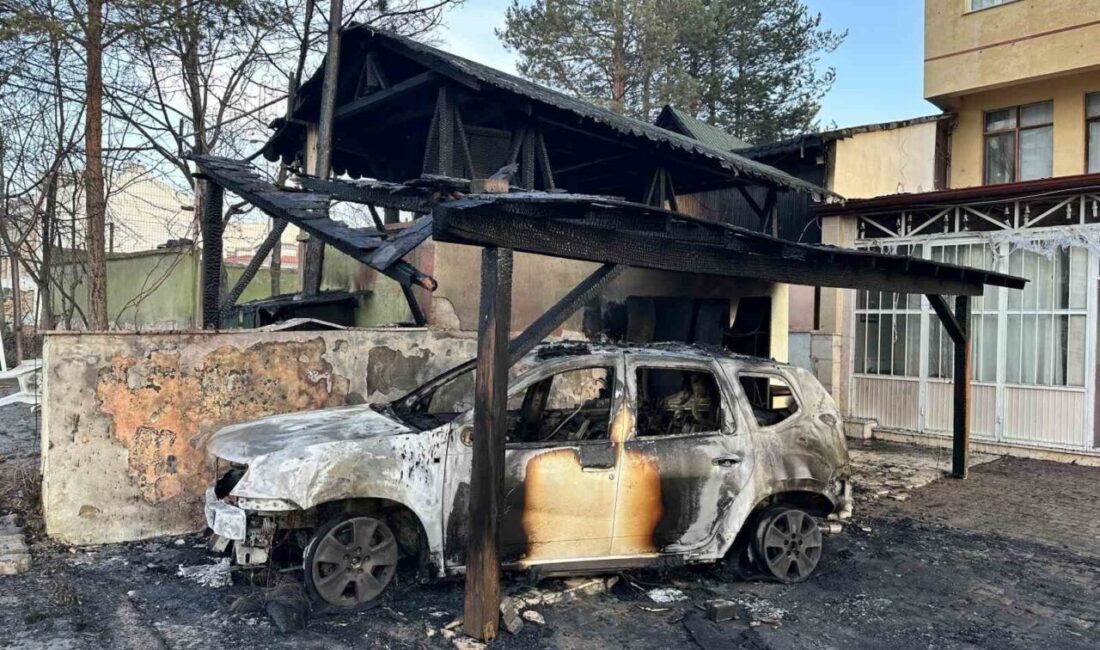 Kastamonu’da çıkan yangında park halindeki cip kullanılmaz hale gelirken, iş