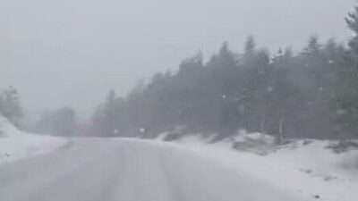 Kastamonu’da hava sıcaklığının düşmesinin ardından yüksek rakımlı bölgelerinde kar yağışı