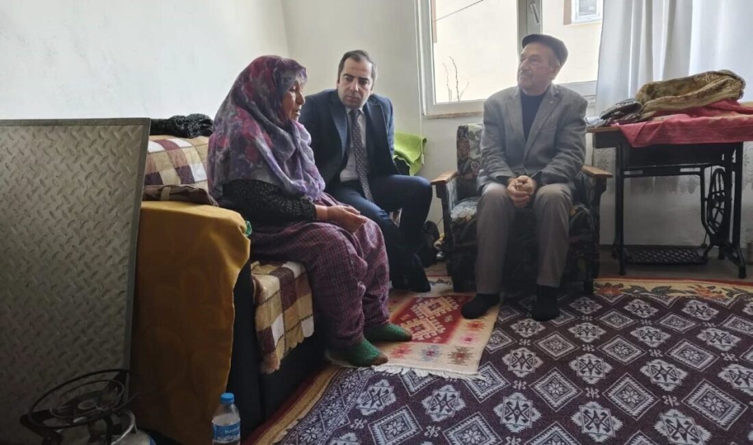 Bilecik’in Yenipazar ilçesinde Kaymakam Mehmet Salih Uçar, Yularıçaylı Köyü’nde vatandaşlarla