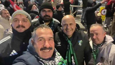 Filistin’deki katliamların durdurulması amacıyla İstanbul Galata Köprüsü’nde düzenlenen “Sinmiyoruz, susmuyoruz,