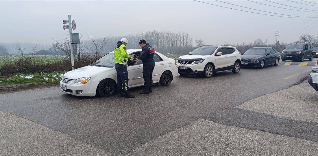 DÜZCE (İHA) – Düzce Trafik Jandarması ekiplerince yürütülen trafik denetim