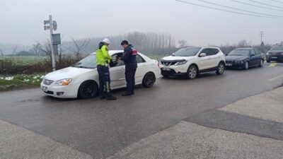 DÜZCE (İHA) – Düzce Trafik Jandarması ekiplerince yürütülen trafik denetim