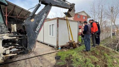 Düzce’de kuyuya düşen inek Cumayeri Belediyesi ekiplerince yapılan çalışmanın ardından