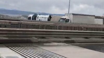 Kuzey Marmara Otoyolu’nun Kocaeli kesiminde etkili olan şiddetli fırtına nedeniyle