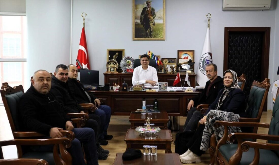 Bilecik’in Söğüt ilçesinde mahalle muhtarları, Söğüt Belediye Başkanı Ferhat Durgut’la