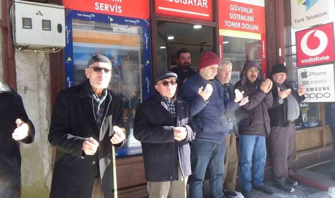 Mudurnu’da eksi 18 derecede esnaf duası geleneği sürdürüldü Bolu’nun Mudurnu ilçesinde yaklaşık 7 asırdır sürdürülen esnaf duası geleneği,