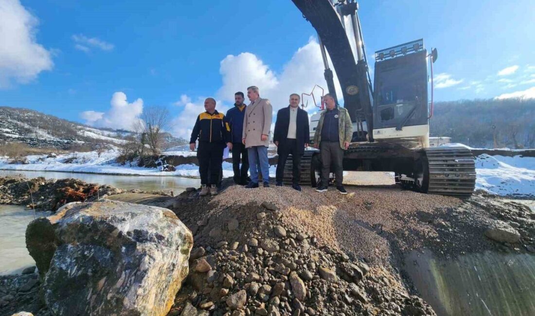 DÜZCE (İHA) – Düzce Merkeze bağlı Nuhlar Köyü’nde geçici köprü