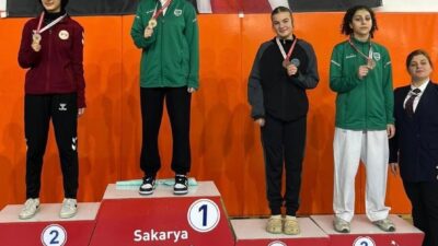 Sakarya Büyükşehir Belediyesi Spor Kulübü karate sporcuları, Camili Spor Salonu’nda